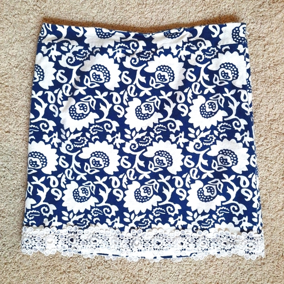 Talbots Dresses & Skirts - Talbots Women's Blue And White Floral Print Lace Trimmed Side Zip Skirt -Size 12